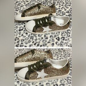 NWT Vintage Havana Camo/Gold Glitter Sneakers~Womens 8.5